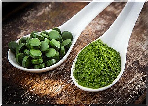 spirulina powder and tablets