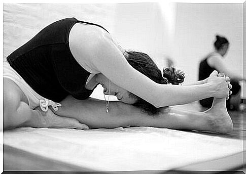 Bikram Yoga: characteristics and benefits