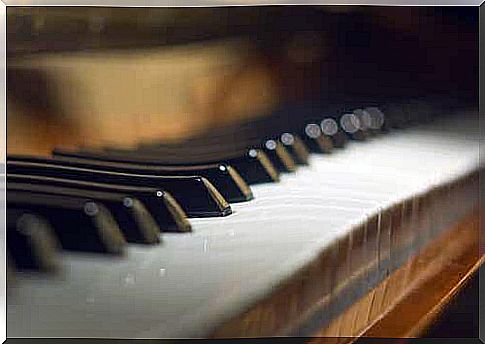 A piano.